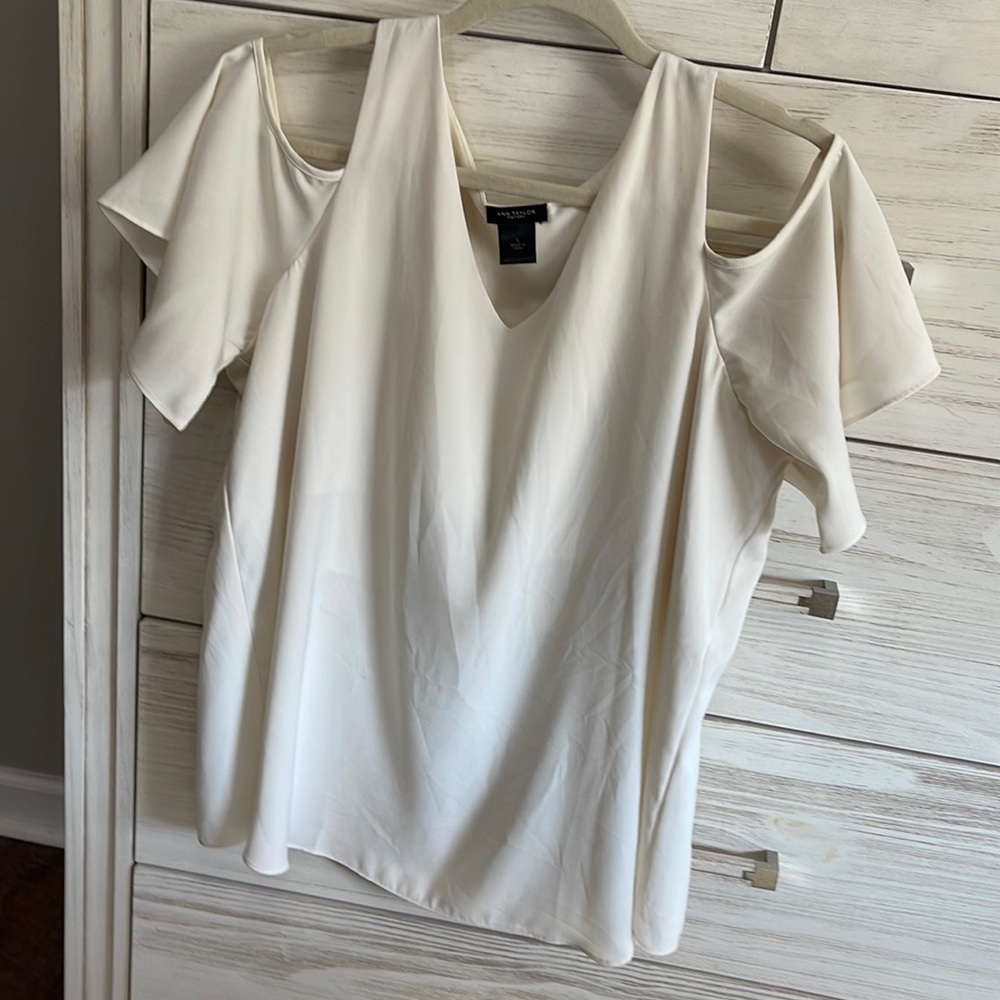 Shoulder cut blouse